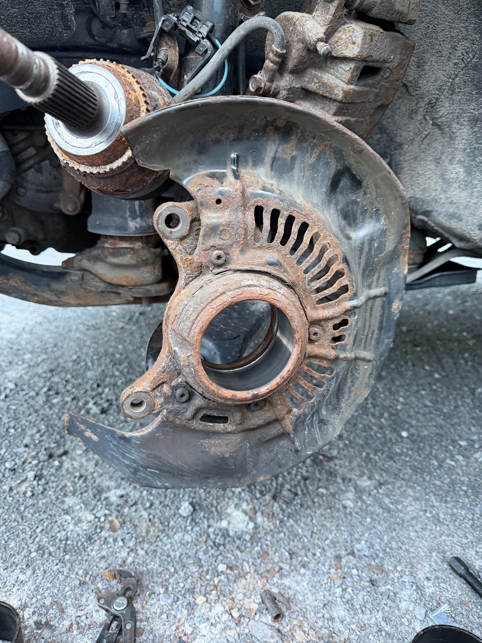 Press-in Bearing on a highlander